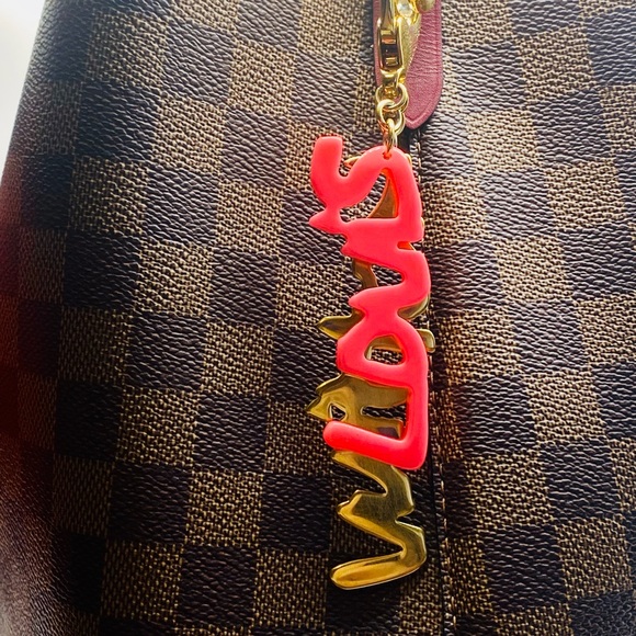 EUC Louis Vuitton LE Fuchsia Stephen Sprouse Graffiti Key Holder / Bag Charm - Picture 12 of 17